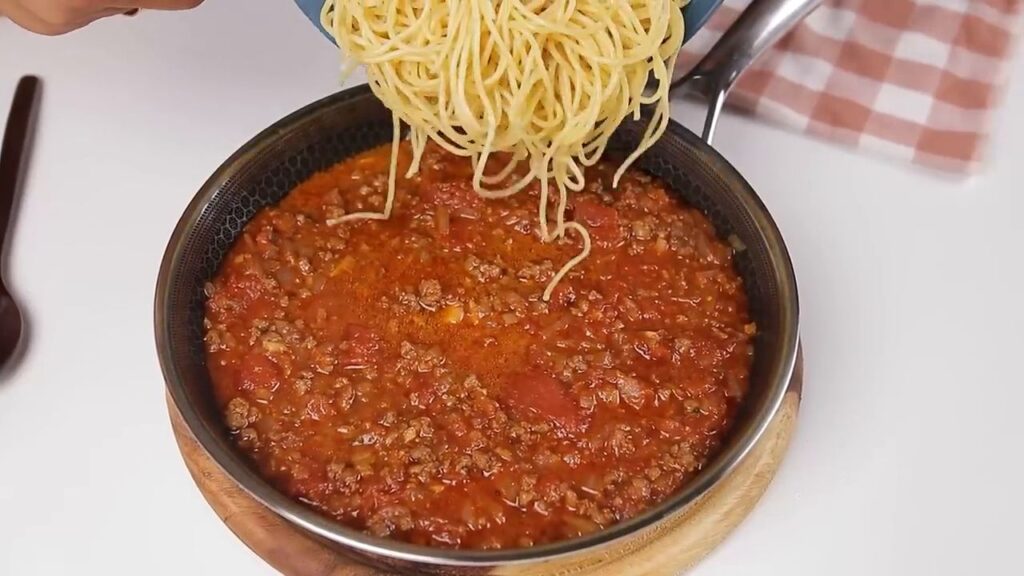 Špagety v paradajkovej omáčke s mletým mäsom